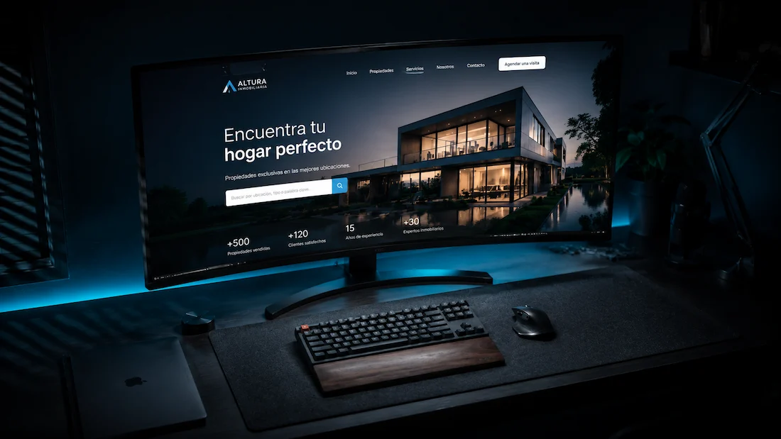 Espacio de trabajo mostrando diseño web inmobiliario en Montería